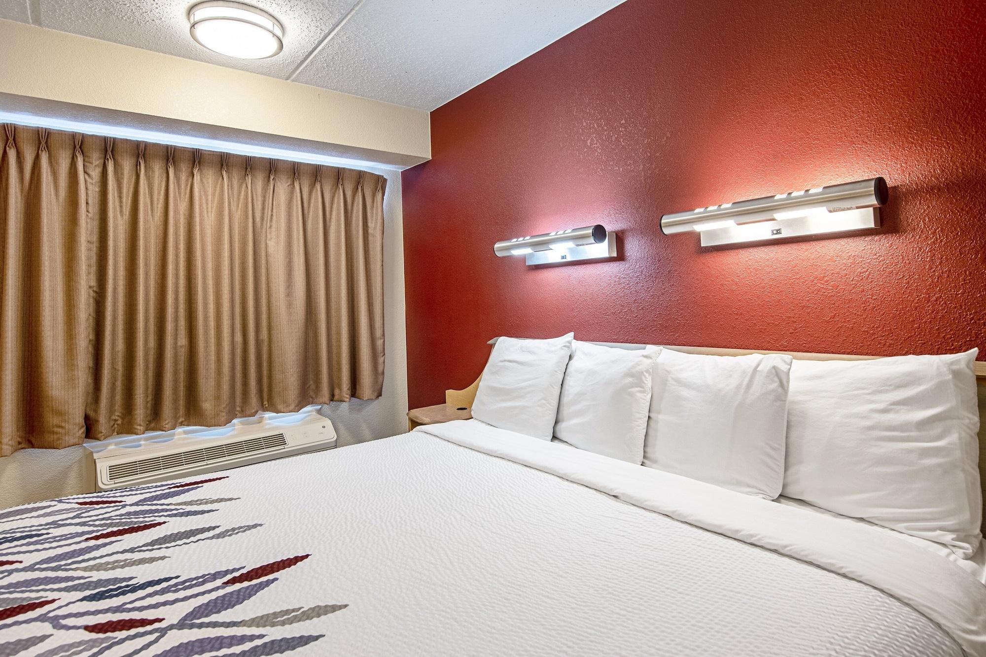 Red Roof Inn Elkhart Bagian luar foto