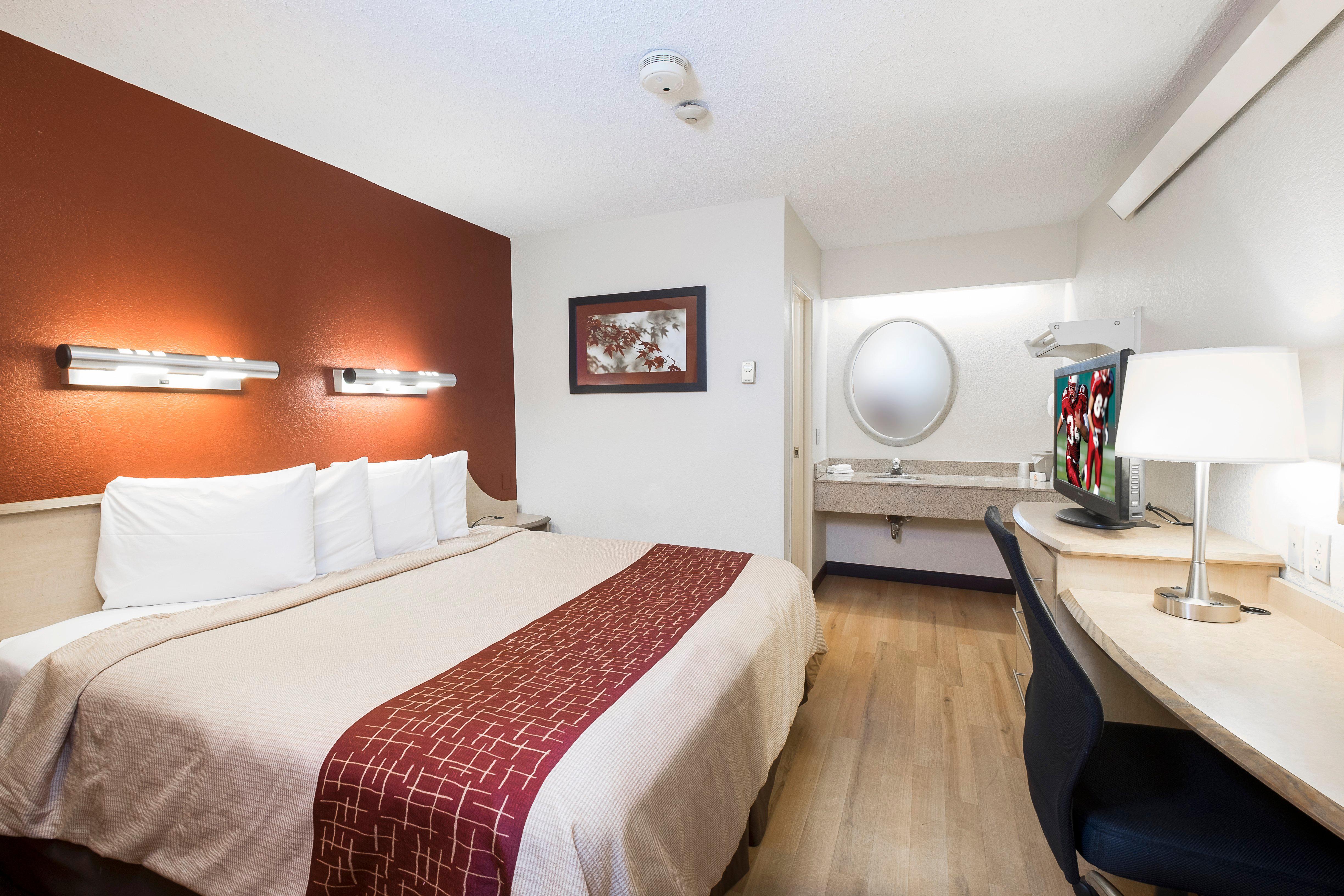 Red Roof Inn Elkhart Bagian luar foto