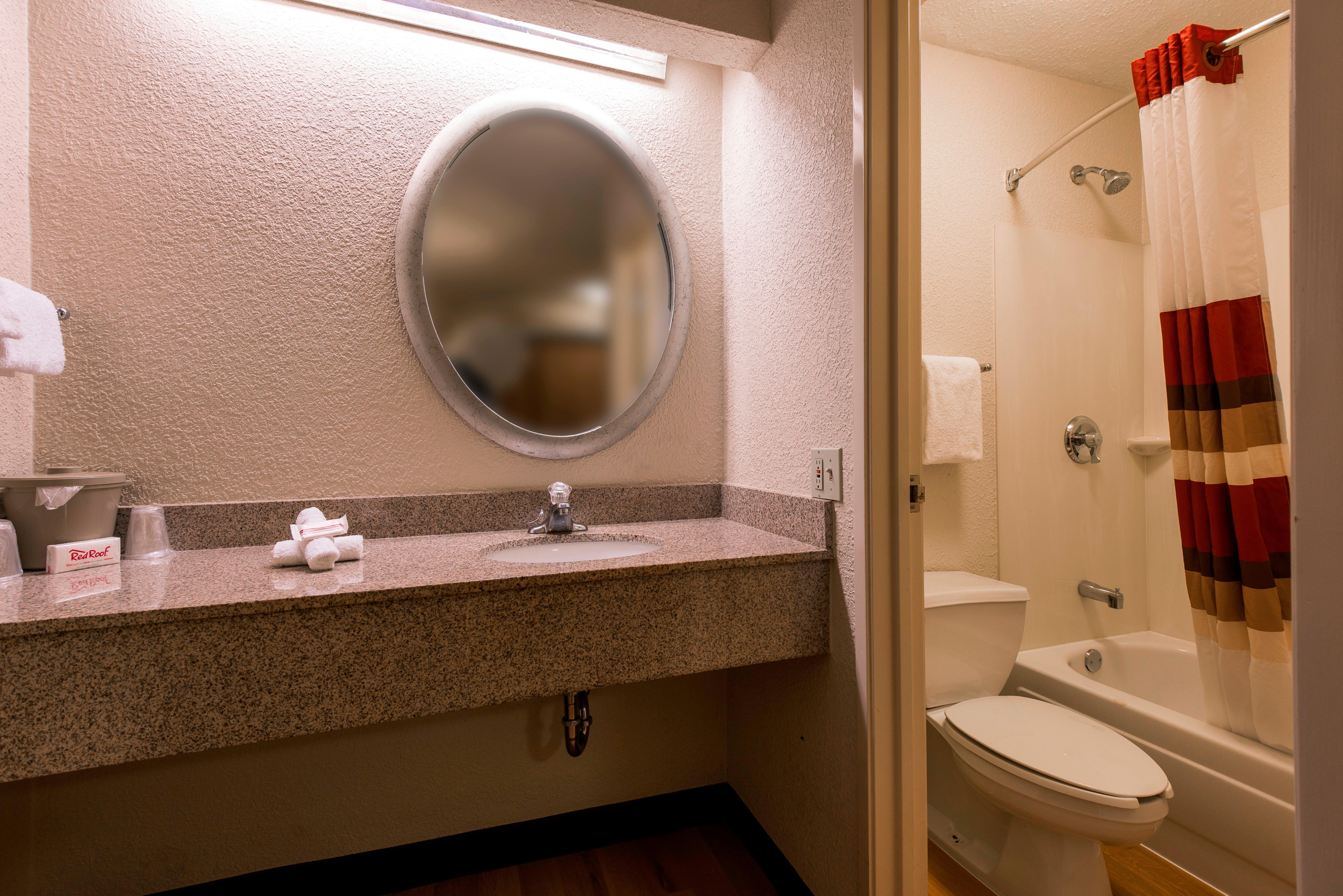 Red Roof Inn Elkhart Bagian luar foto