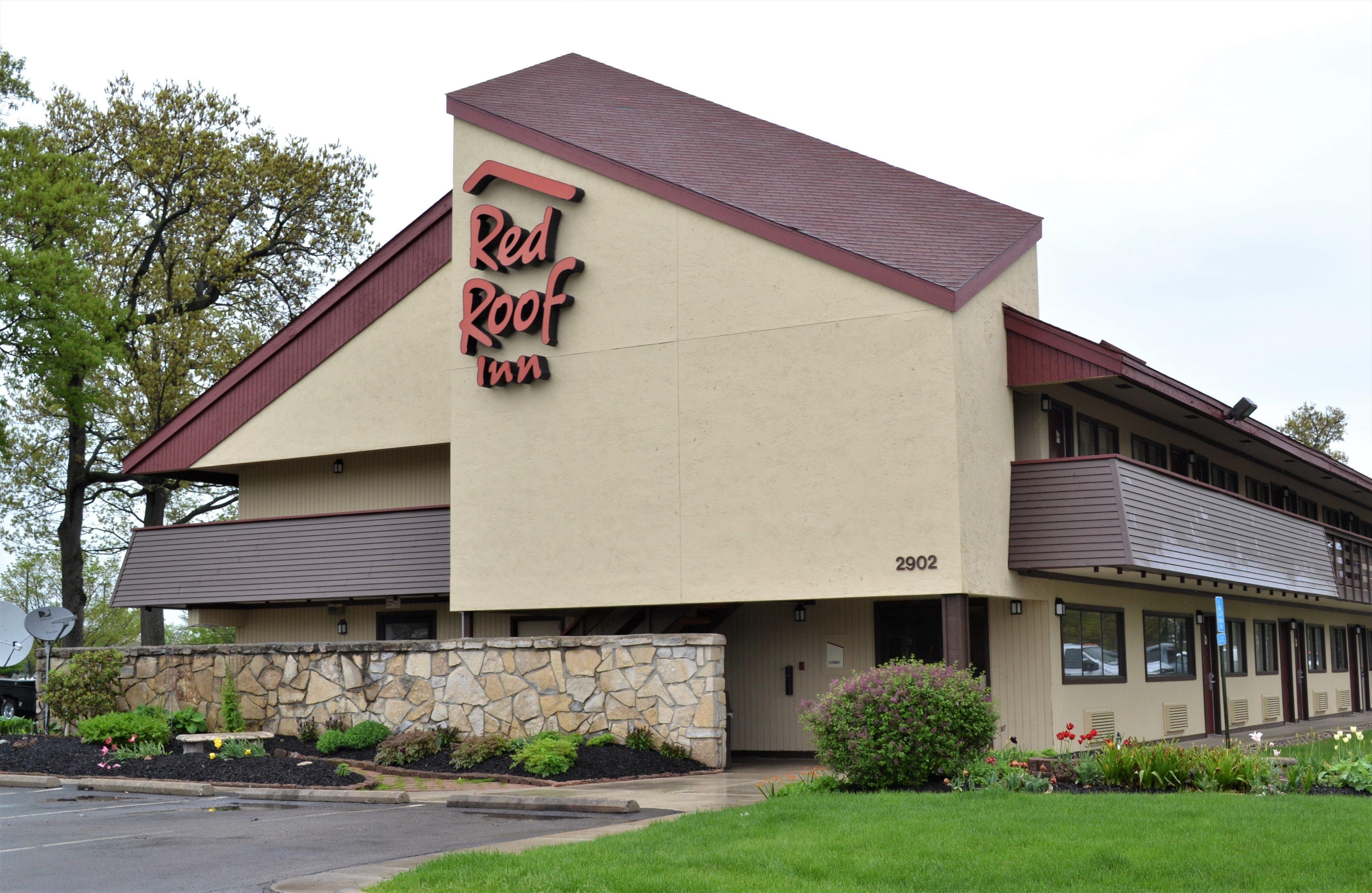 Red Roof Inn Elkhart Bagian luar foto