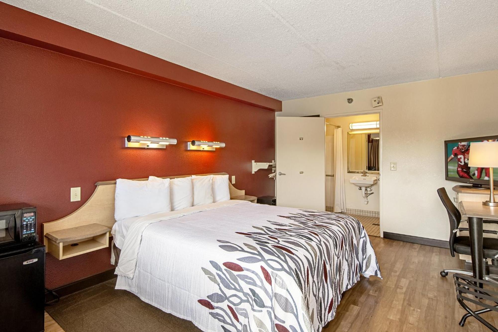 Red Roof Inn Elkhart Bagian luar foto