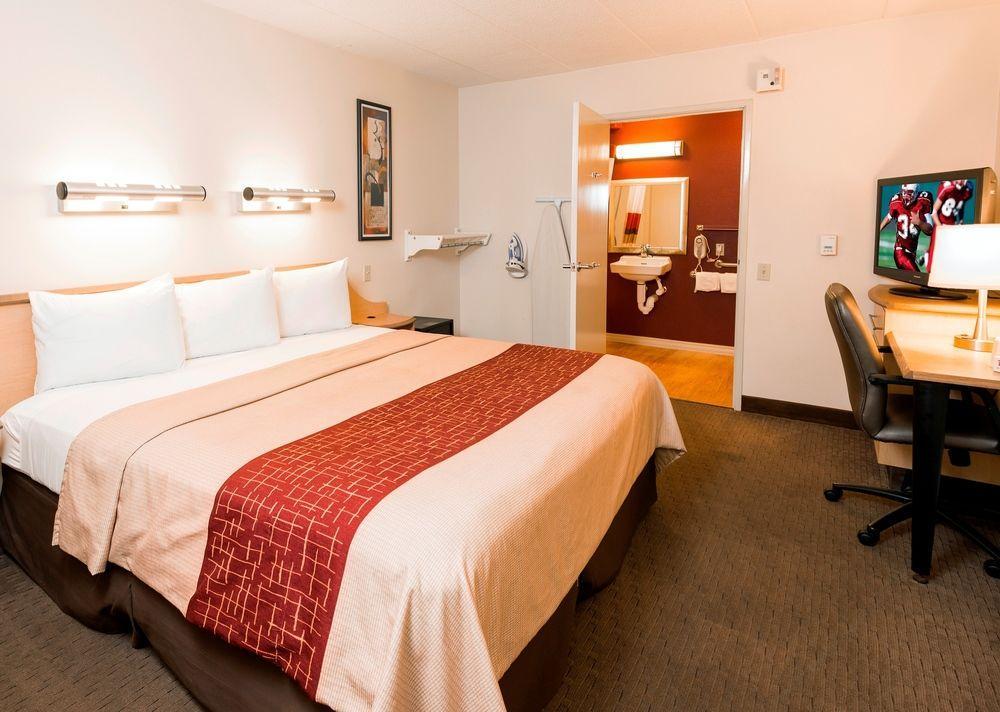 Red Roof Inn Elkhart Bagian luar foto
