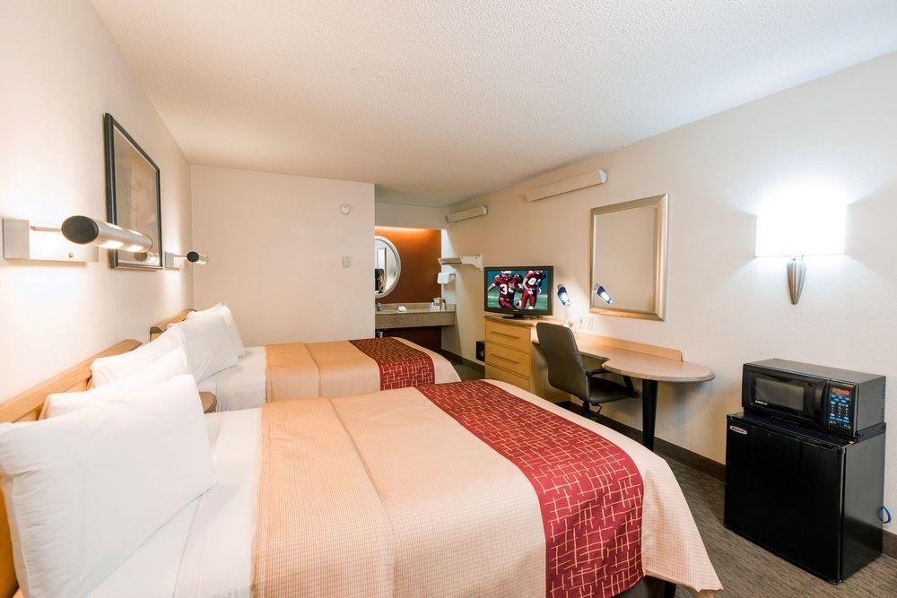 Red Roof Inn Elkhart Bagian luar foto