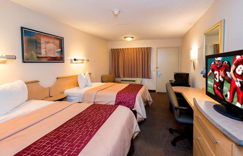 Red Roof Inn Elkhart Bagian luar foto