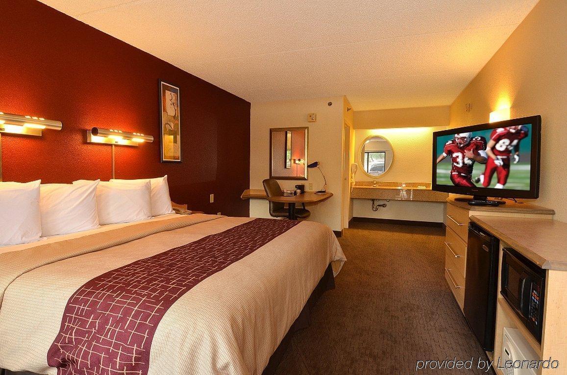 Red Roof Inn Elkhart Bagian luar foto