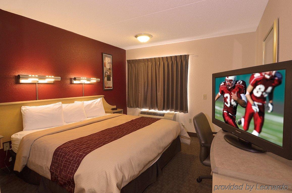 Red Roof Inn Elkhart Bagian luar foto