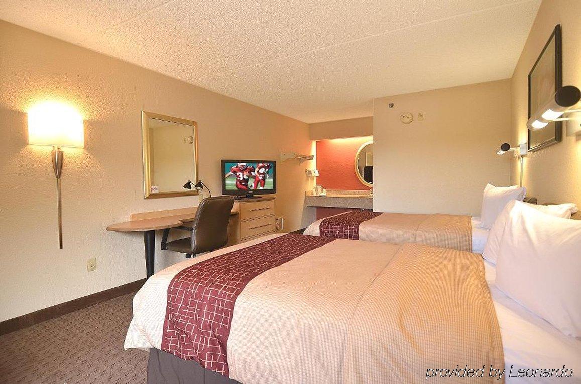 Red Roof Inn Elkhart Bagian luar foto