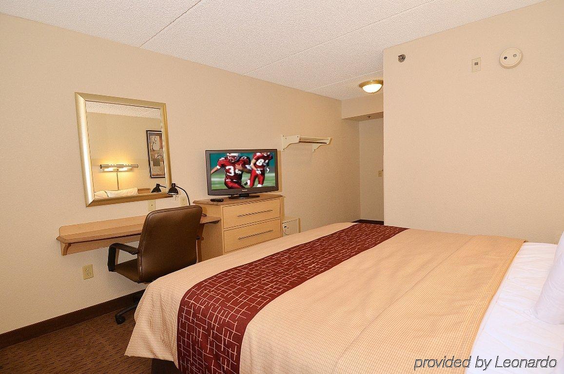 Red Roof Inn Elkhart Bagian luar foto