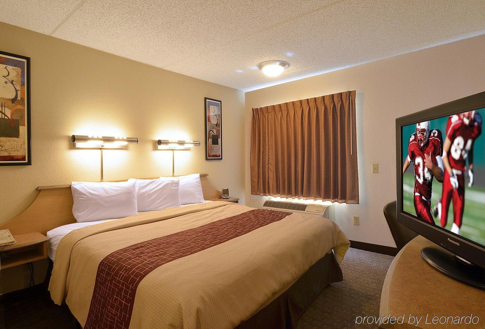 Red Roof Inn Elkhart Bagian luar foto