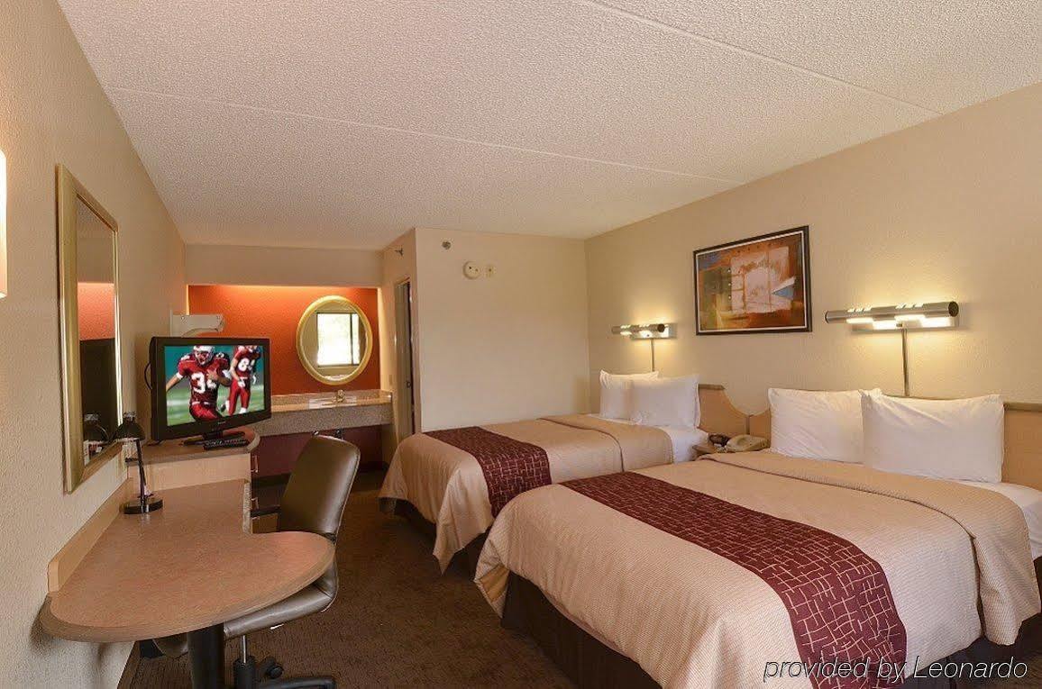 Red Roof Inn Elkhart Bagian luar foto